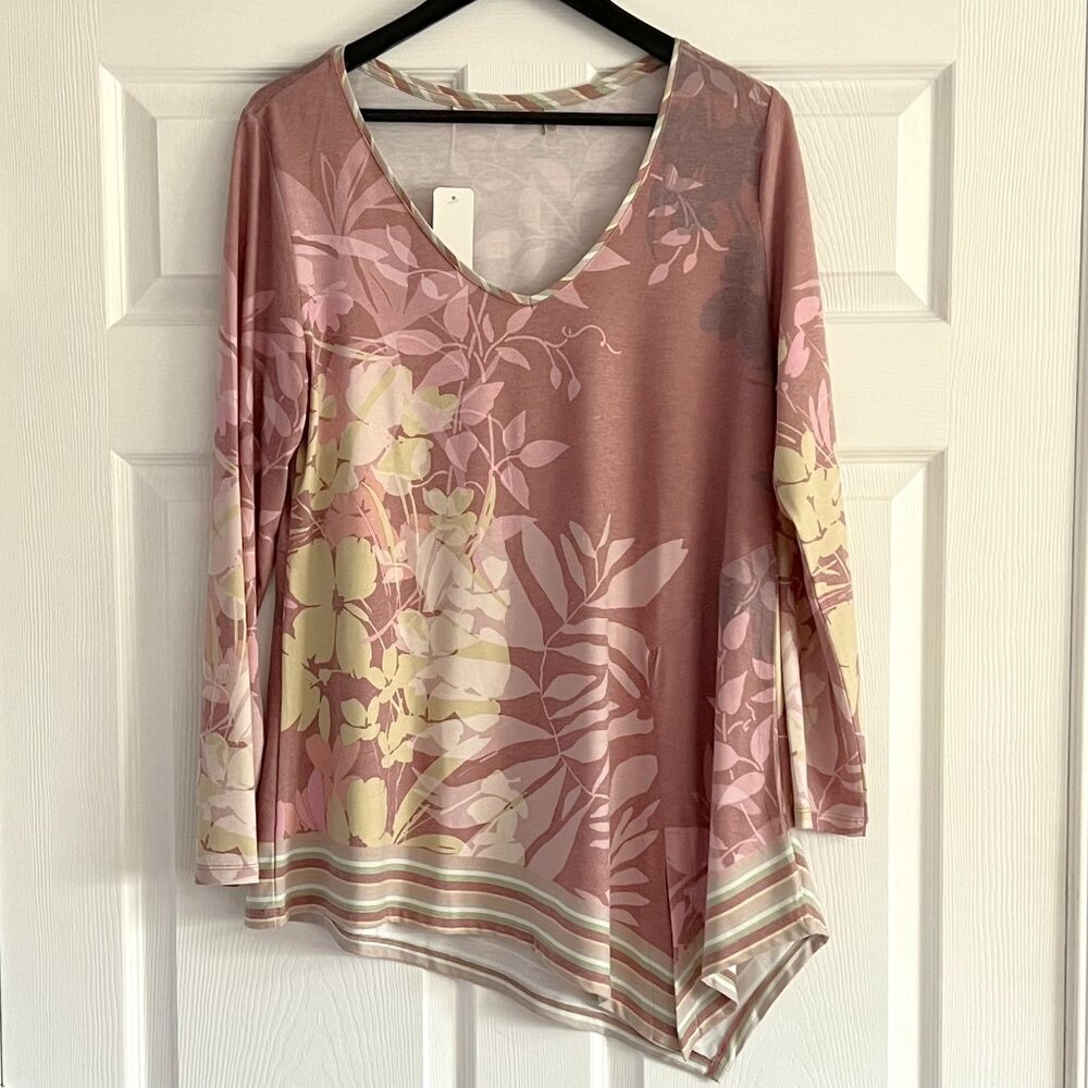 Soft Surroundings Adela long sleeve floral asymmetric hem top blouse size M NWT